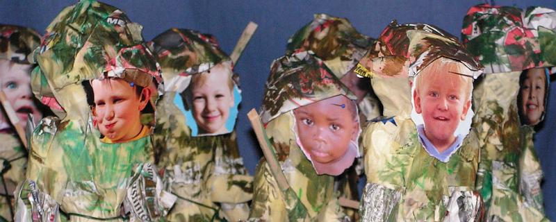 Kindersoldaten 1, 2007, Zeitung-Fotoausriss, 41x38x80.jpg